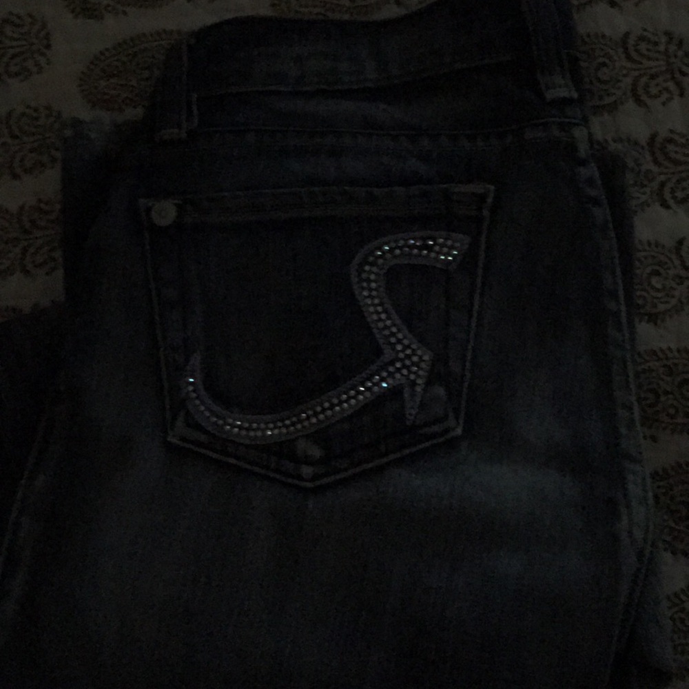 Rock republic jeans with Crystals on pockets
